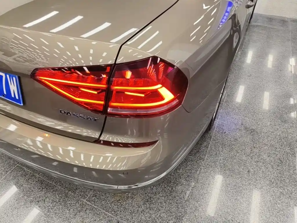 Фото 8 - Volkswagen Passat