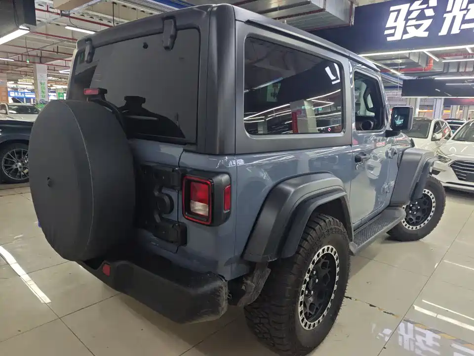 Фото 4 - Jeep Wrangler