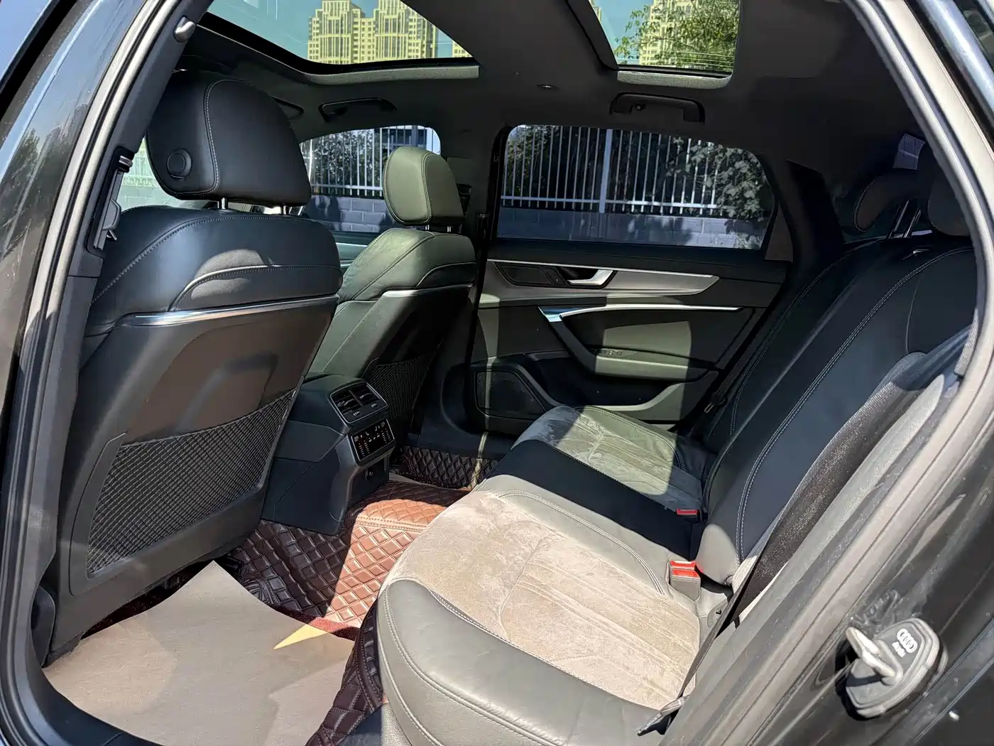 Фото 6 - Audi A6L