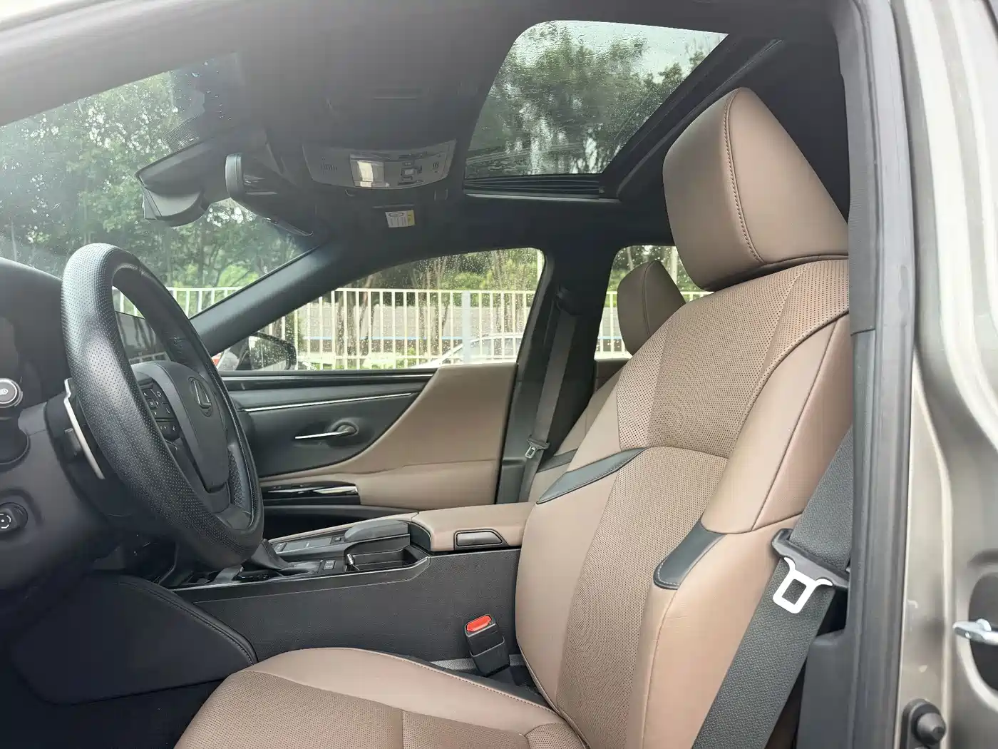 Фото 8 - Lexus ES