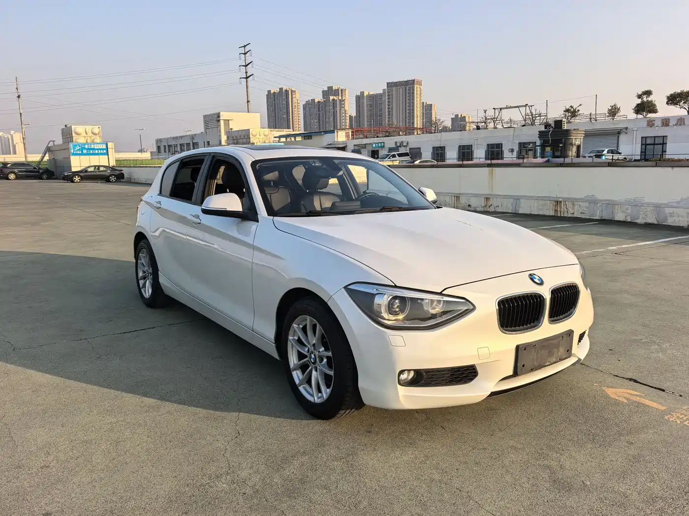 BMW 1 Series (Import) 2015 118i Leading фото 2