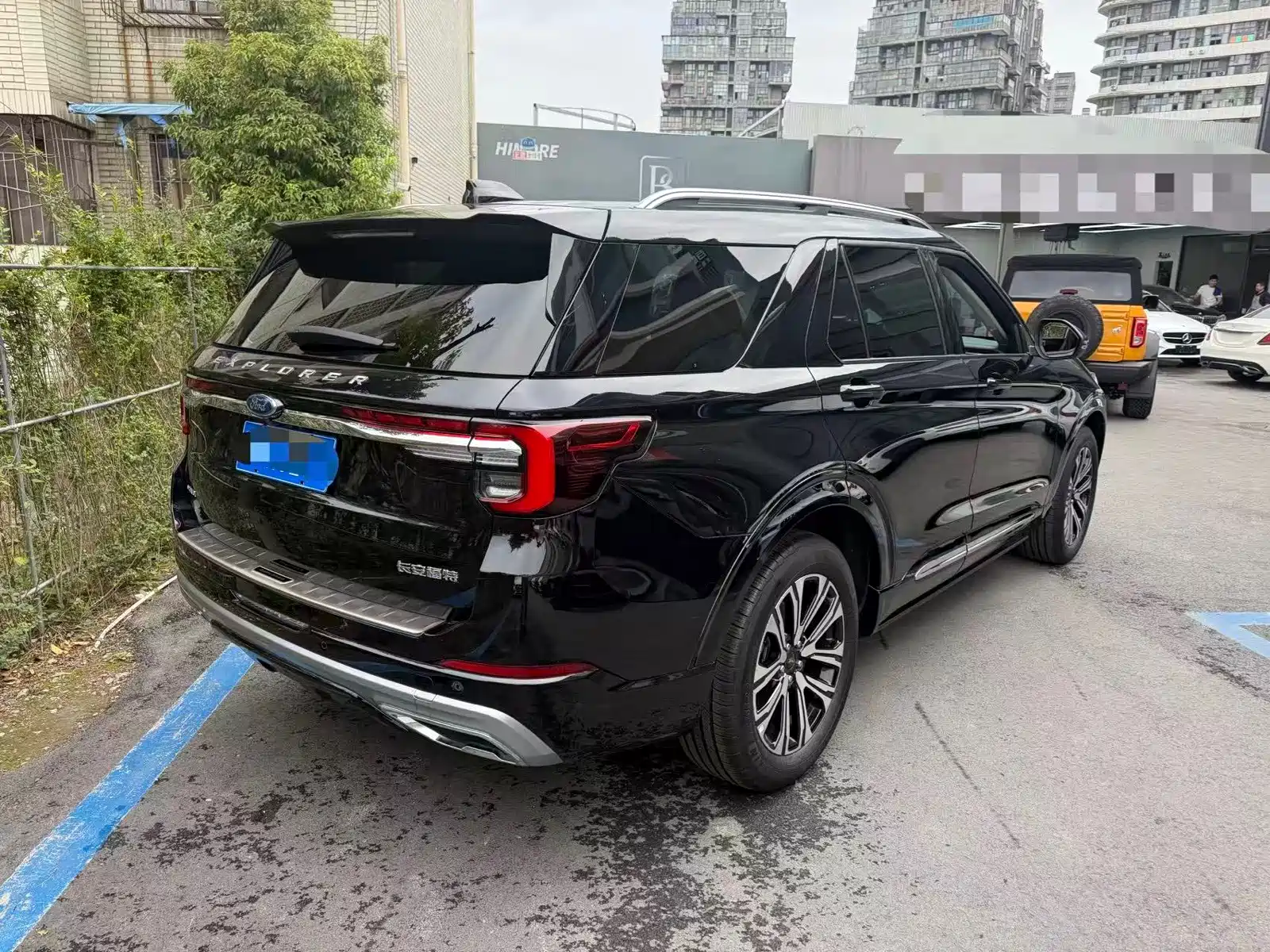 Фото 8 - Ford Explorer