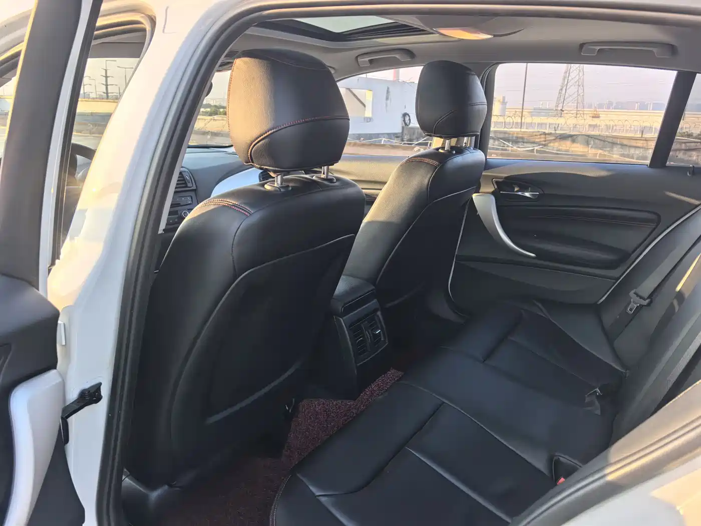 BMW 1 Series (Import) 2015 118i Leading фото 8