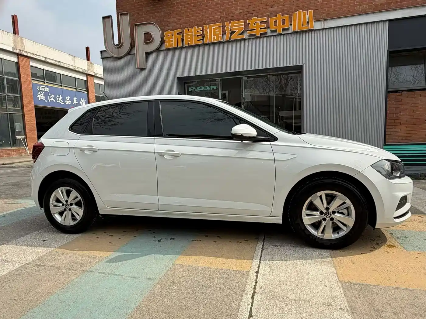 VOLKSWAGEN POLO