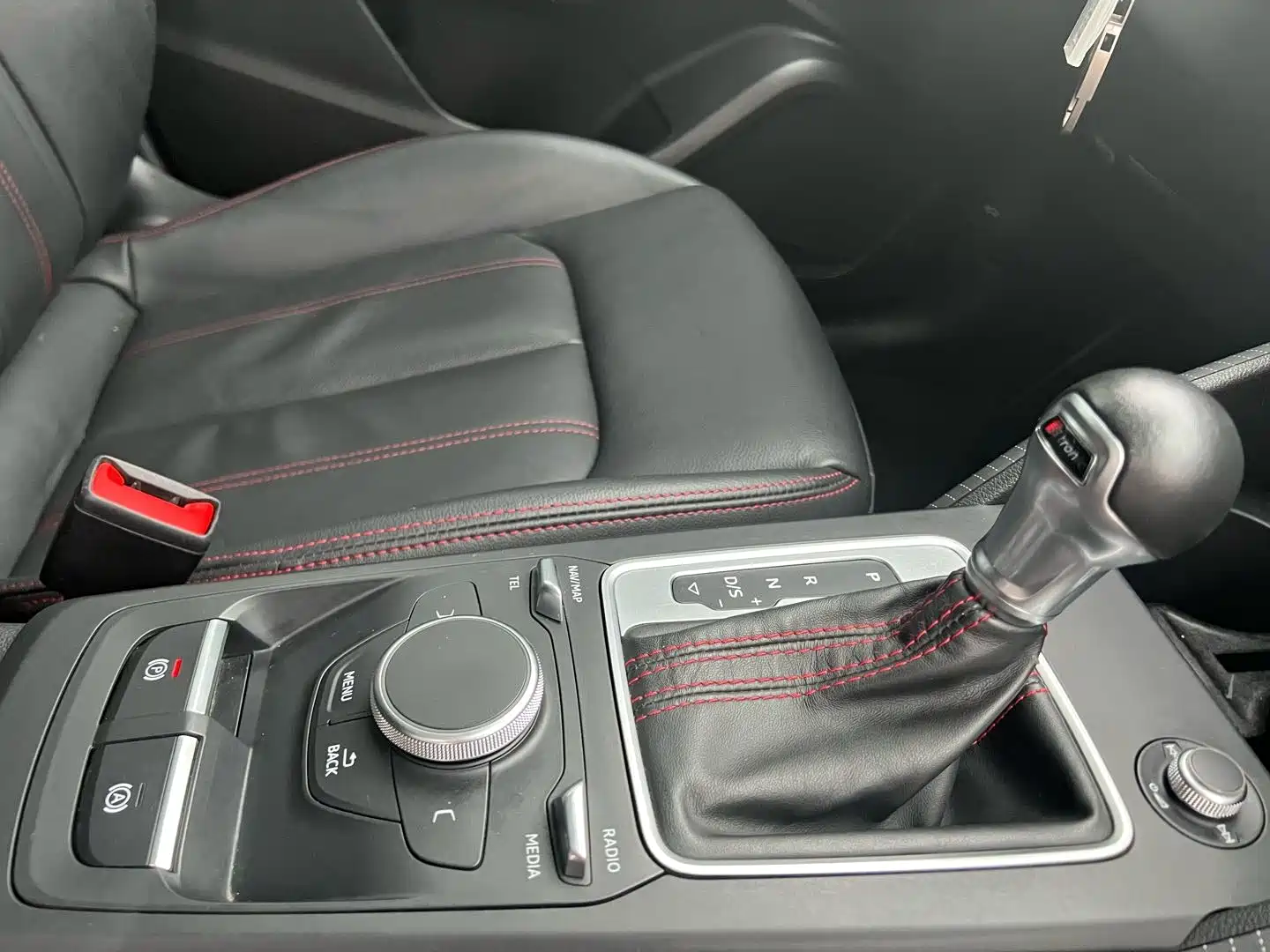Photo 20 - Audi Q2L
