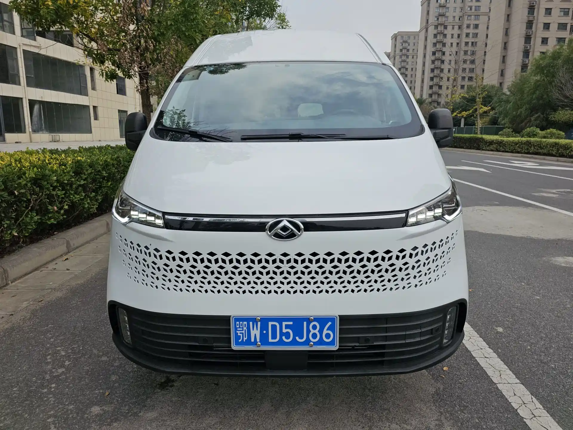 Photo 2 - Maxus Xintu V70