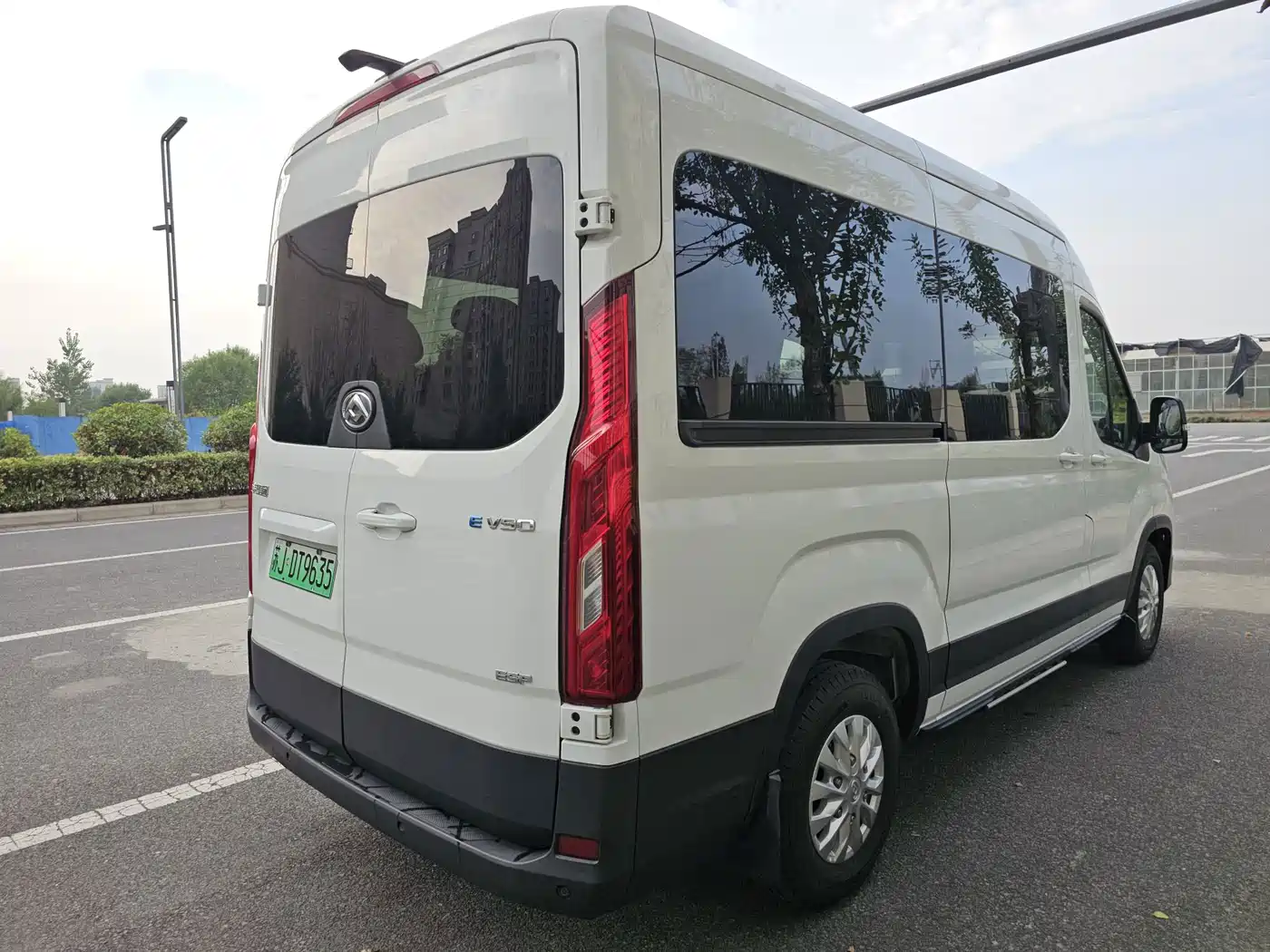 Maxus New Tour EV90 2026 2022 BUS Standard Long Wheelbase High Roof 9-seater 88.55kWh