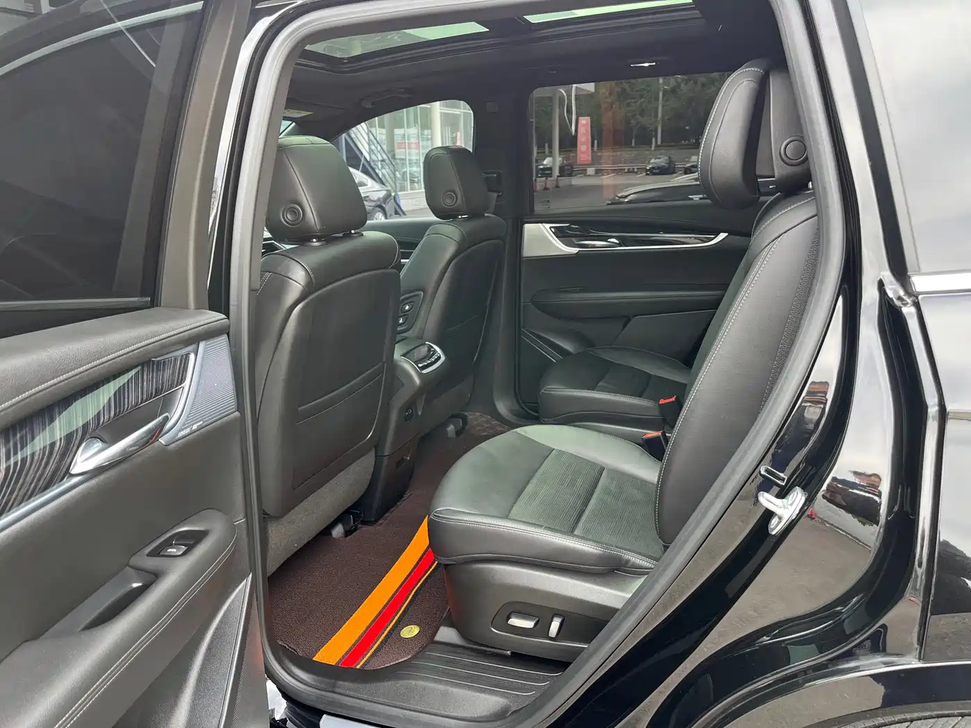 CADILLAC XT6