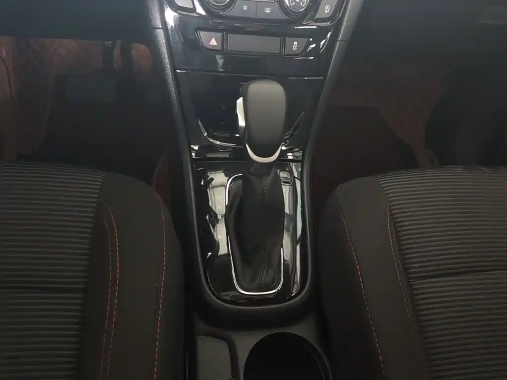 Фото 14 - Buick Encore