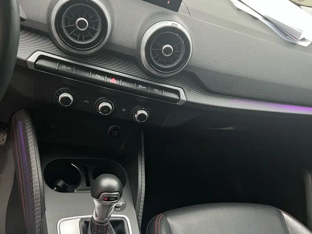 Photo 17 - Audi Q2L