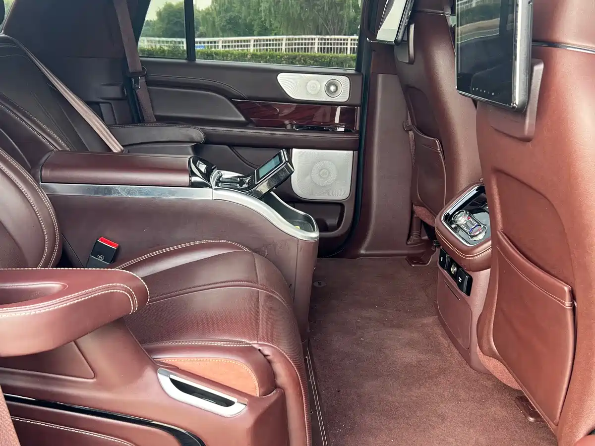 Фото 15 - Lincoln Navigator