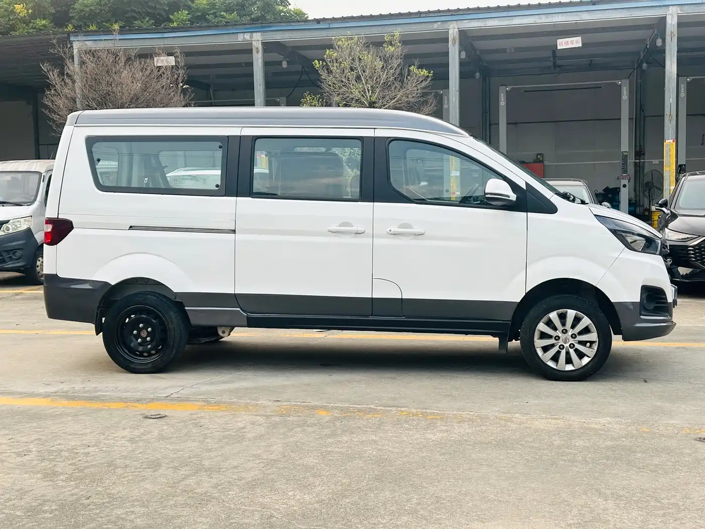 SRM Xinyuan Golden Sealion M 2023 2024 Model 1.5L Travel Lion Passenger Vehicle 5/6/7 Seater
