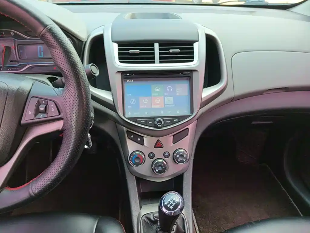 Chevrolet Aveo 2015 2014 Sedan 1.4SE MT Joy Edition