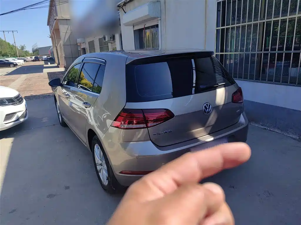 Volkswagen Golf 2017 1.6L Auto Comfort Millionth Edition фото 16