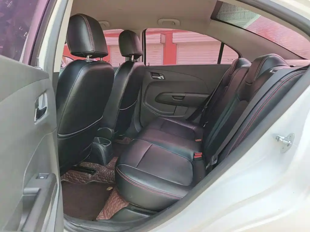 Chevrolet Aveo 2015 2014 Sedan 1.4SE MT Joy Edition