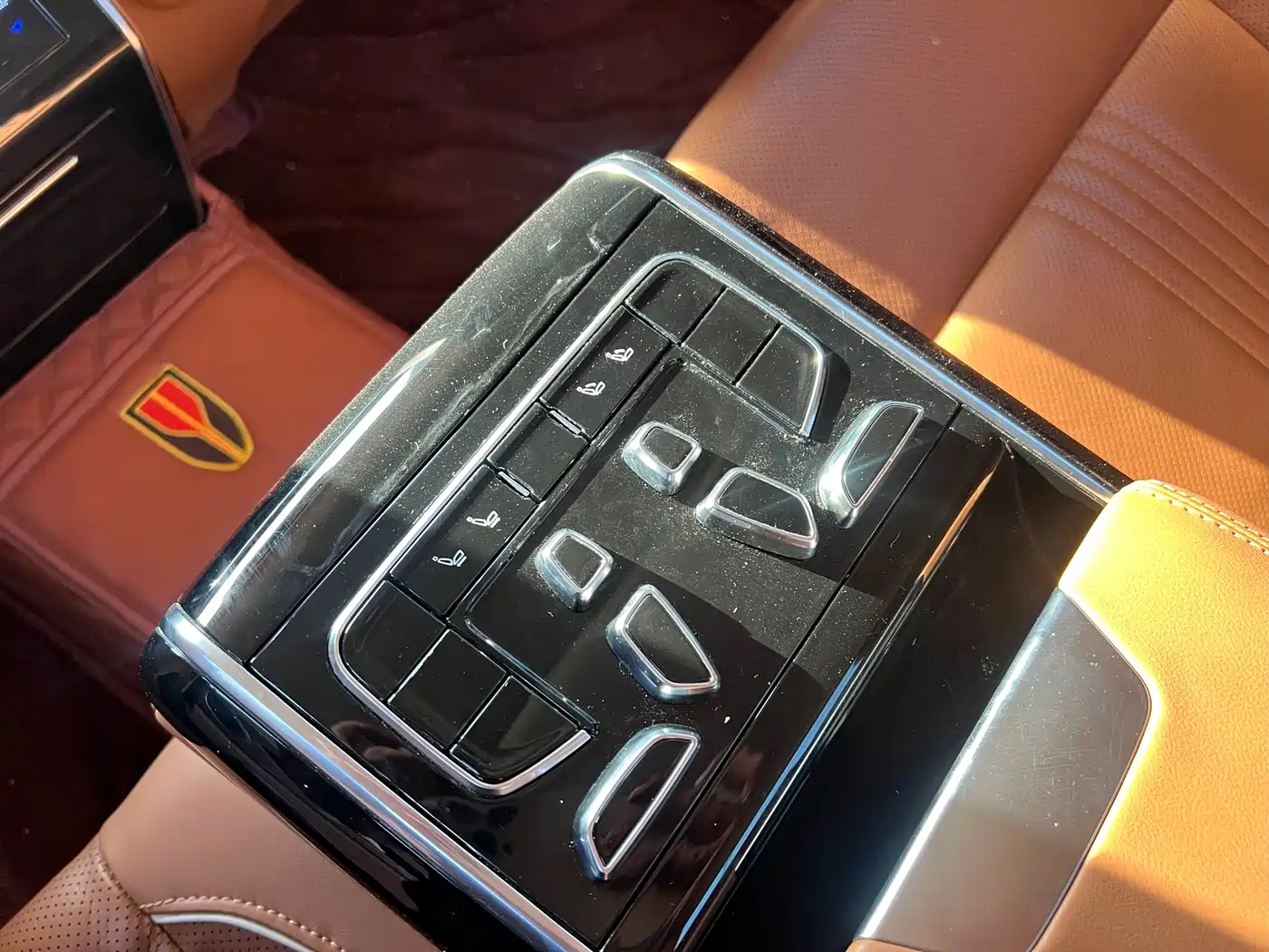 Hongqi H9 2020 2.0T Smart Connection Qi Xiang Edition фото 12