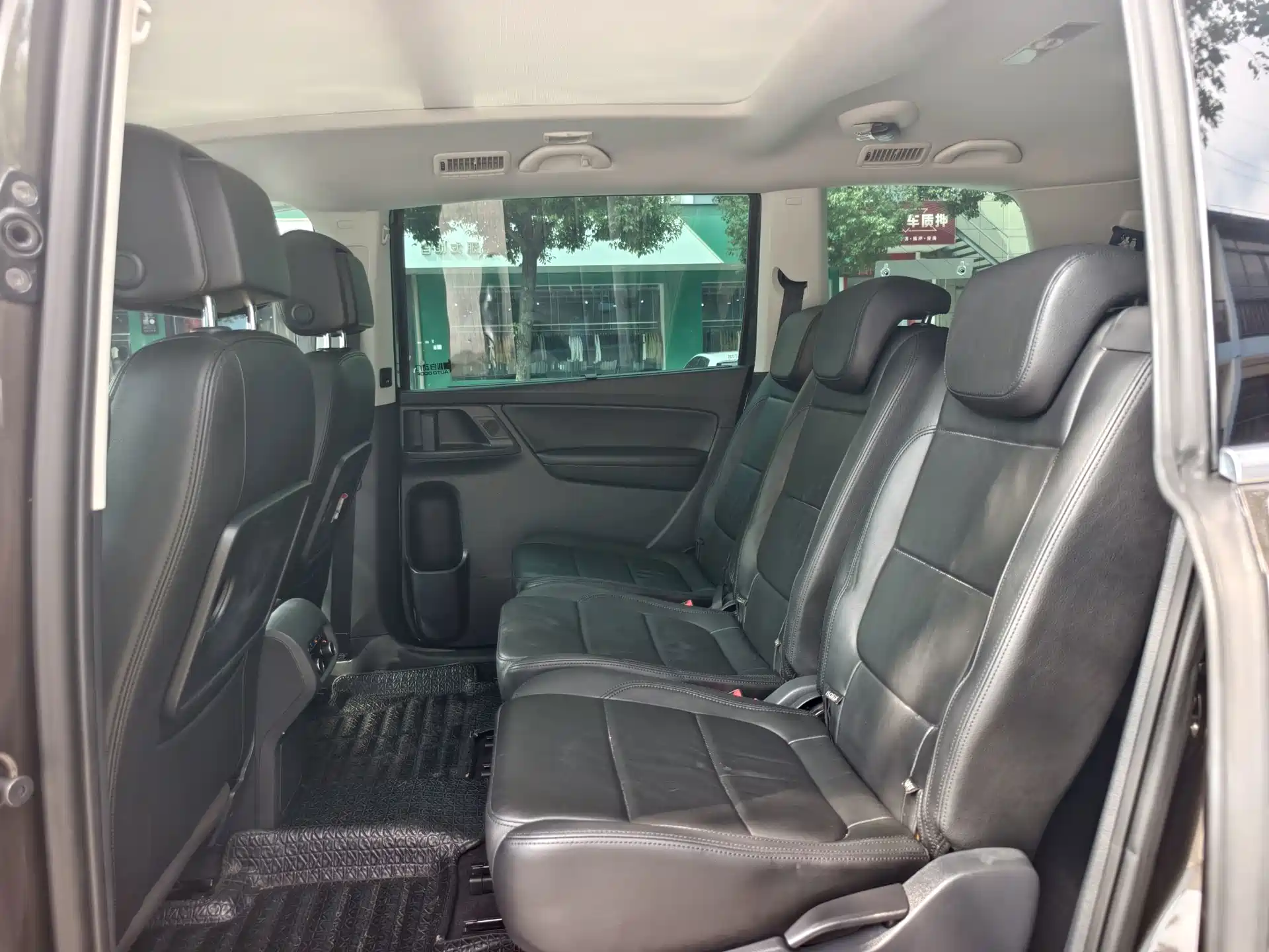 Фото 9 - Volkswagen Sharan