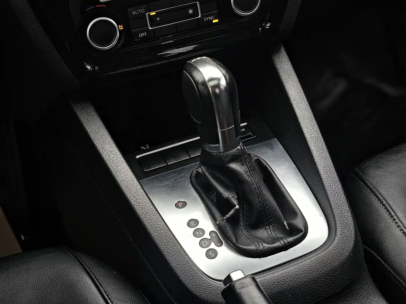 Volkswagen Sagitar 2012 1.4TSI Automatic Luxury фото 7