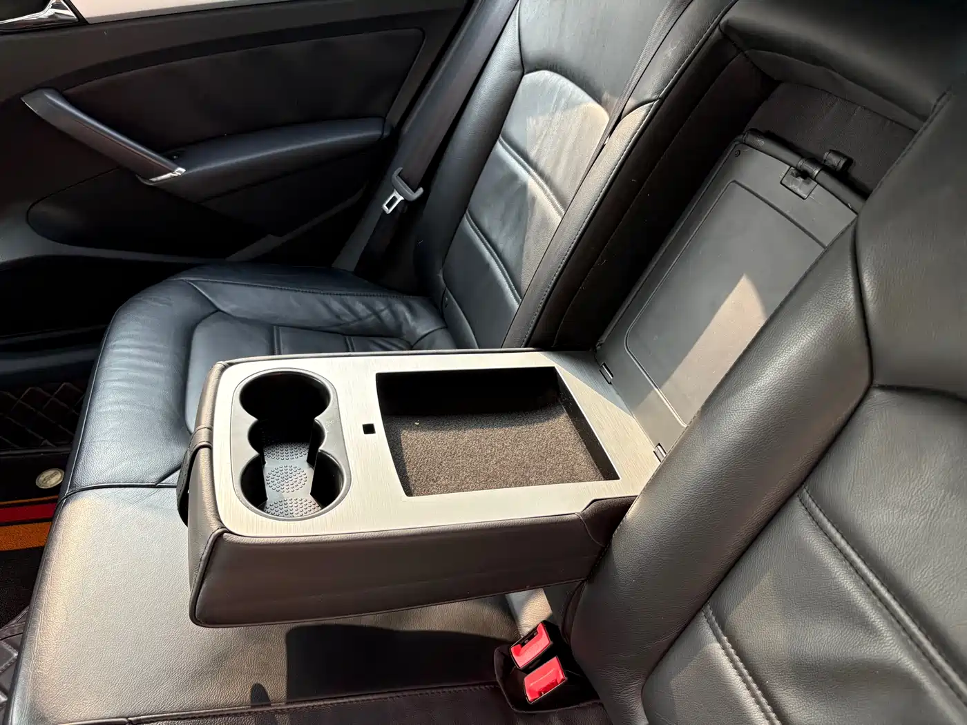 Volkswagen Passat 2014 1.8TSI DSG Luxury Edition фото 18