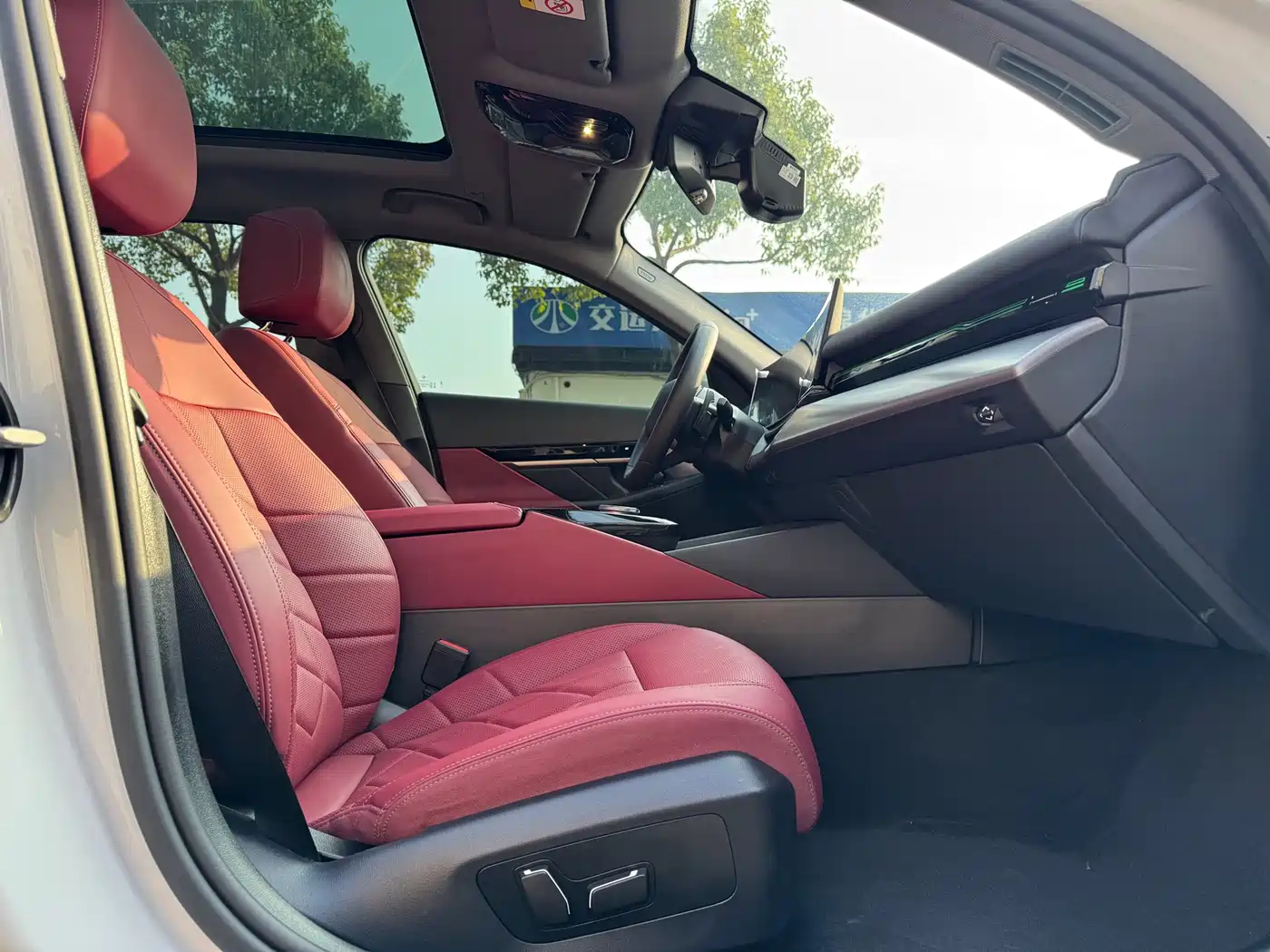 BMW 5 Series 2024 525Li M Sport Package фото 11
