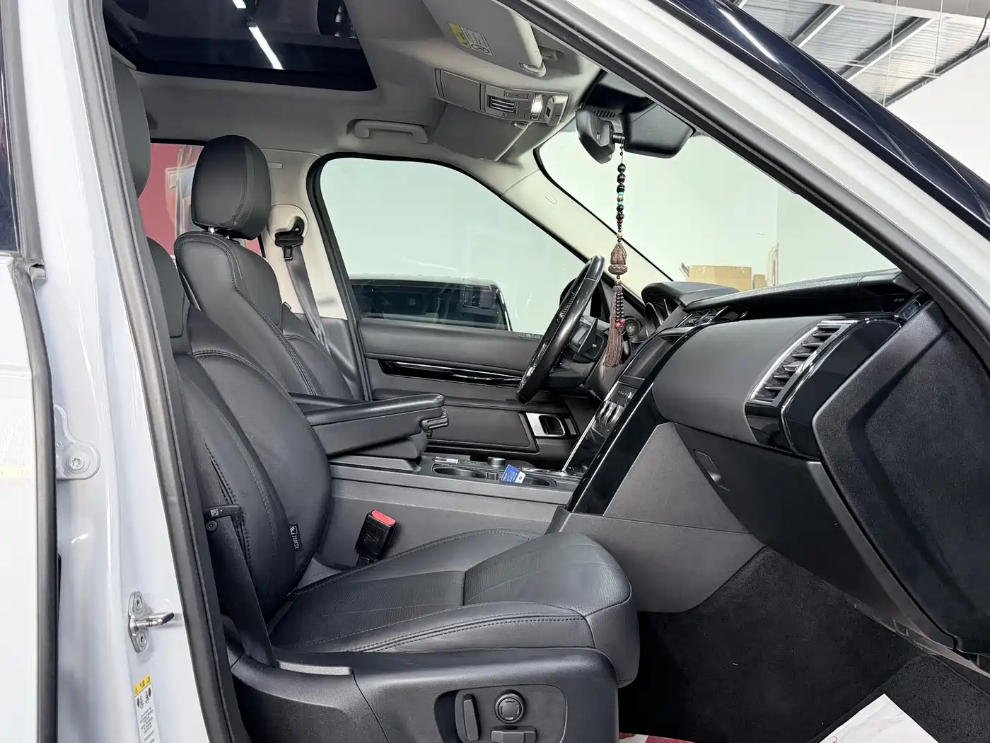 Land Rover Discovery 2018 3.0 SC V6 SE фото 4