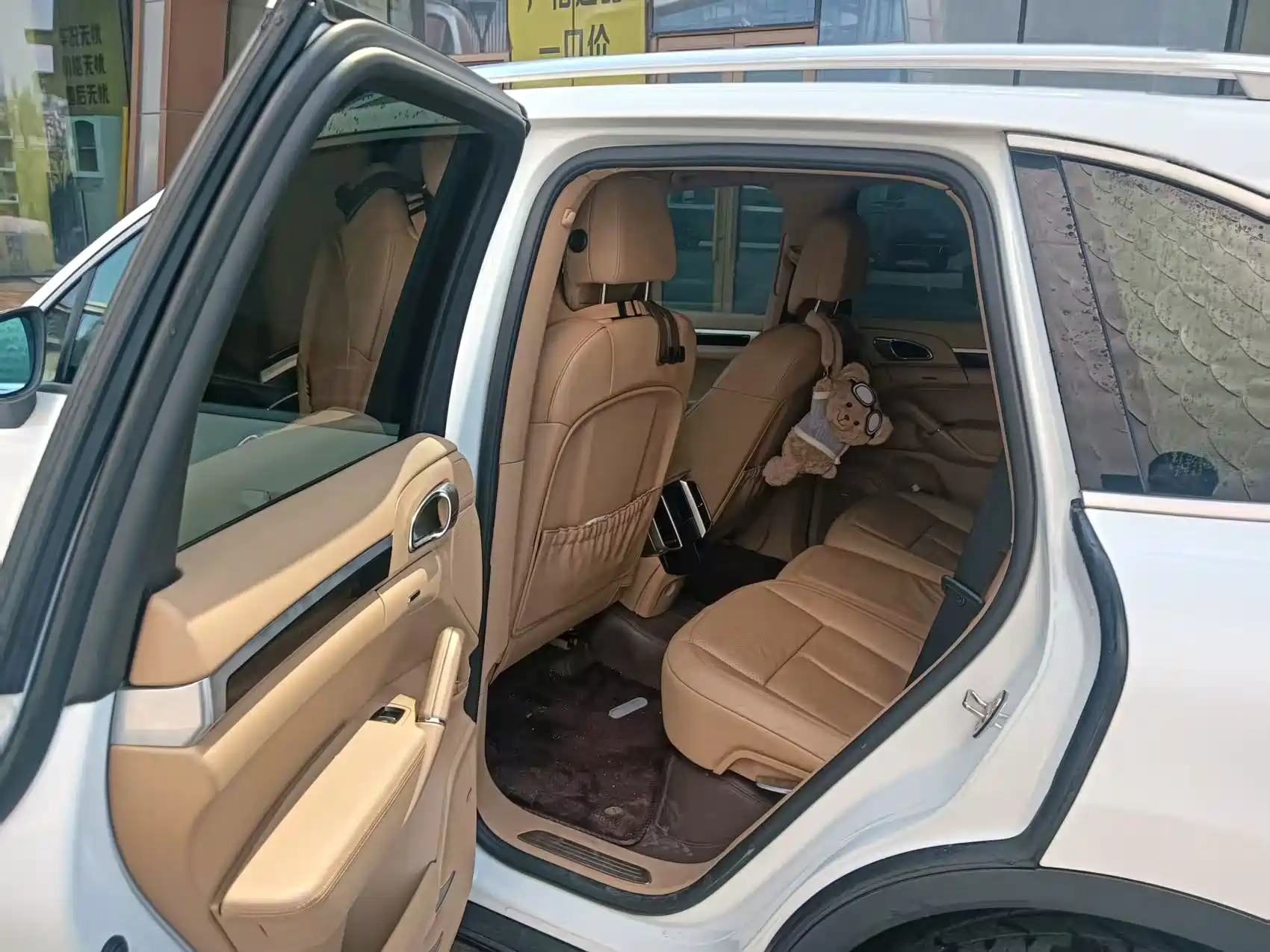 Photo 9 - Porsche Cayenne