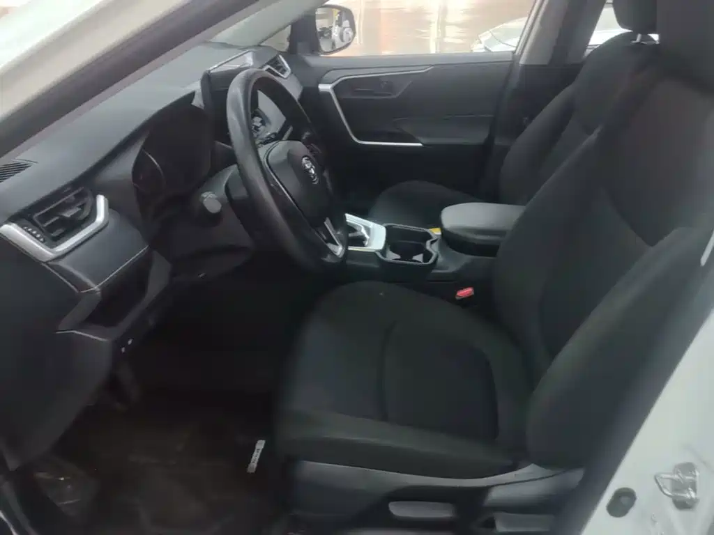 Toyota RAV4 2025 2024 2.0L CVT FWD Urban Edition