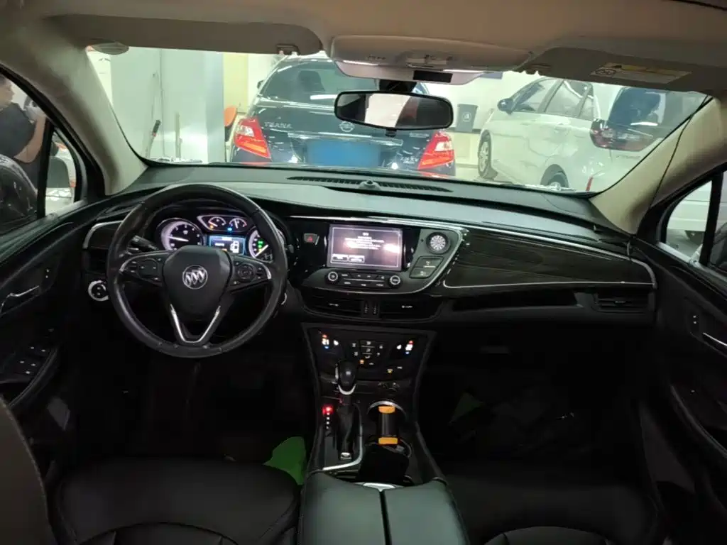 Фото 10 - Buick Envision Plus