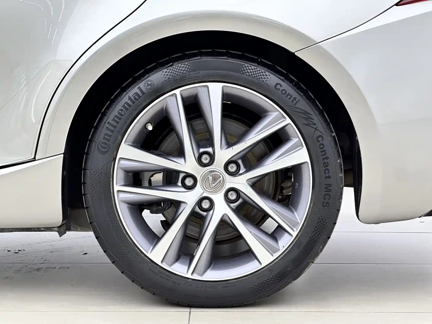 Lexus IS 2017 300 Fashion Edition фото 12