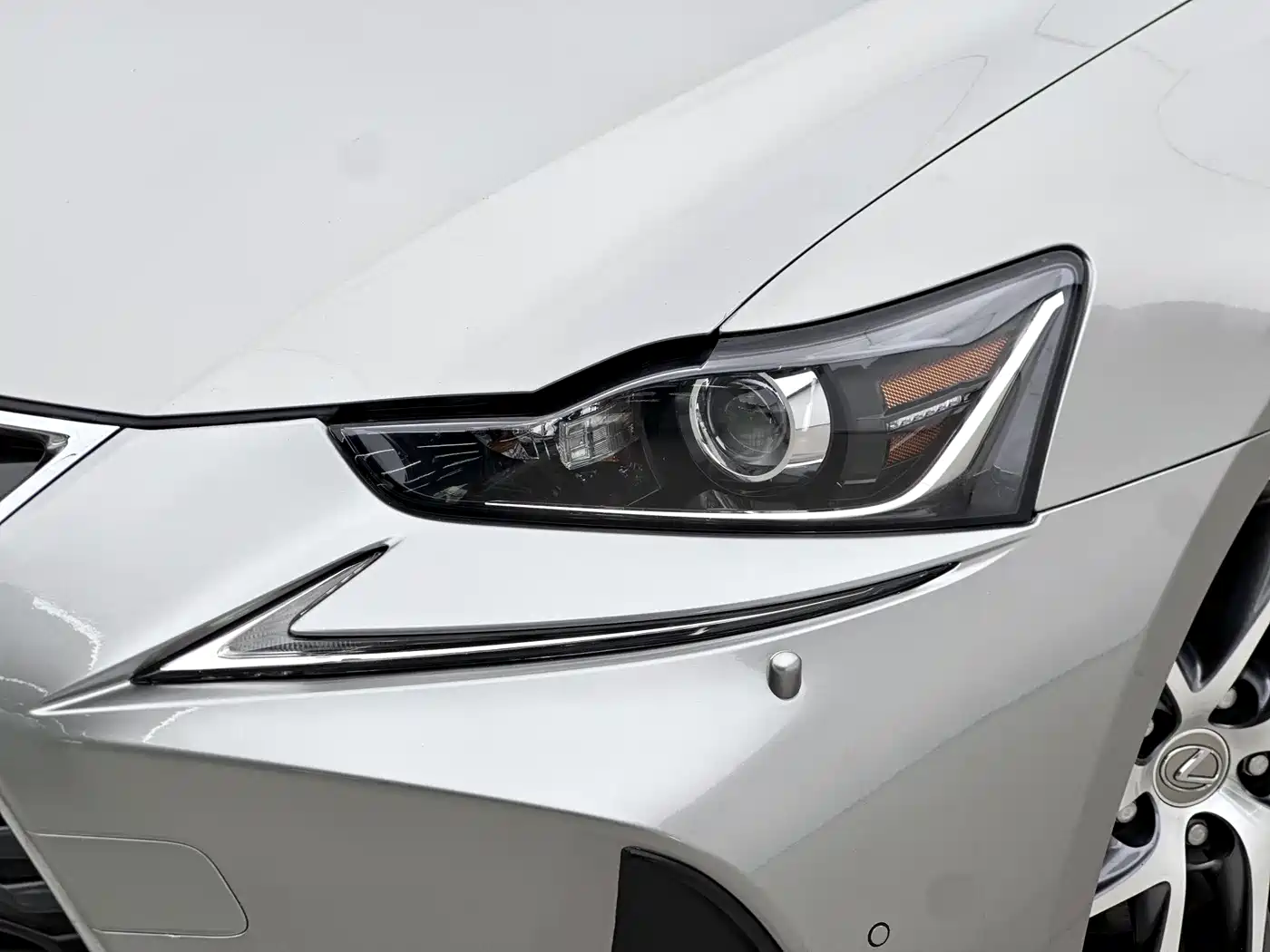 Lexus IS 2017 300 Fashion Edition фото 14