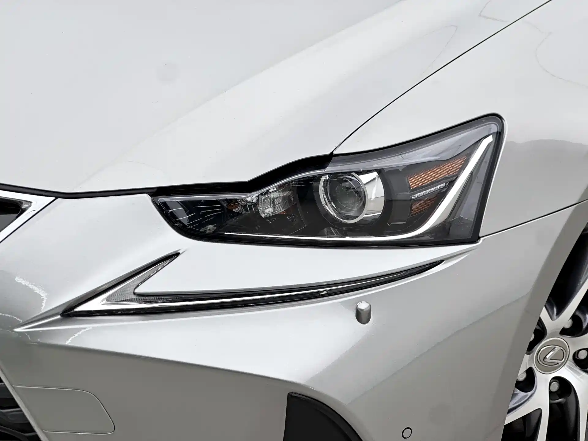 Фото 14 - Lexus IS