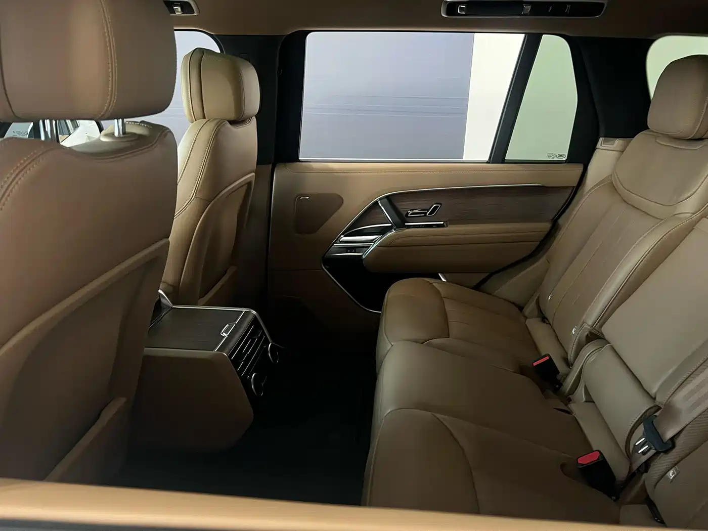 Land Rover Range Rover 2025 3.0 L6 400PS Flourishing Era Extended Wheelbase фото 5