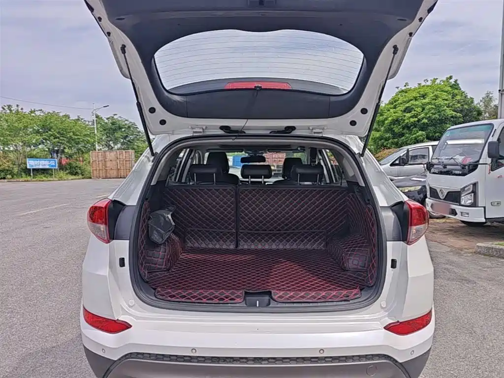 HYUNDAI TUCSON