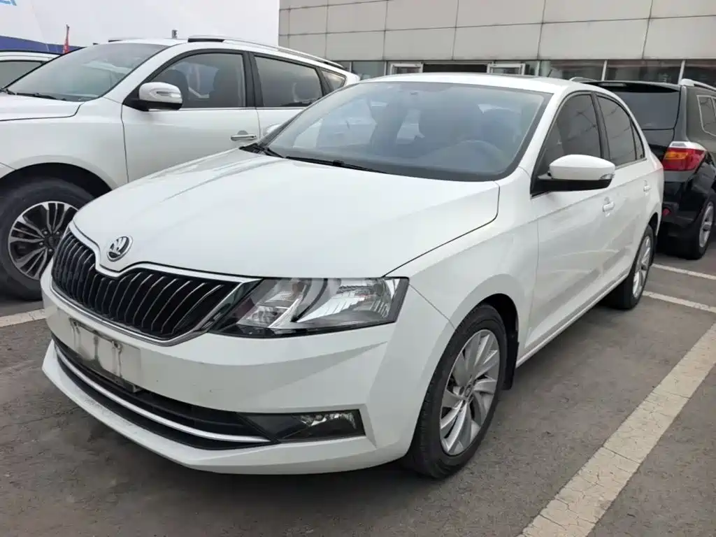 Photo 1 - Škoda Rapid