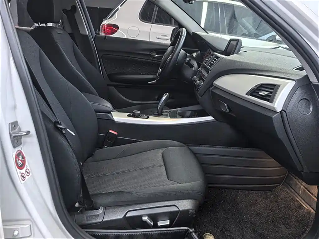BMW 1 Series (Import) 2015 120i Leading фото 8