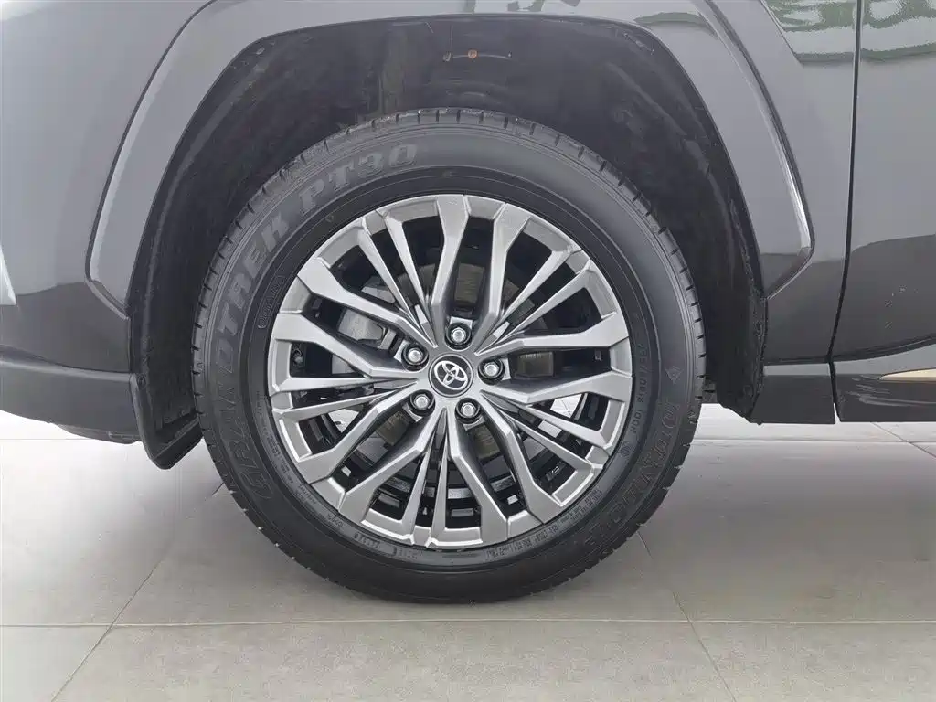 Toyota Wildlander 2024 2.0L CVT 2WD Luxury PLUS Edition фото 17