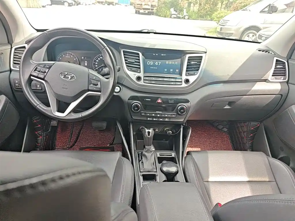 HYUNDAI TUCSON