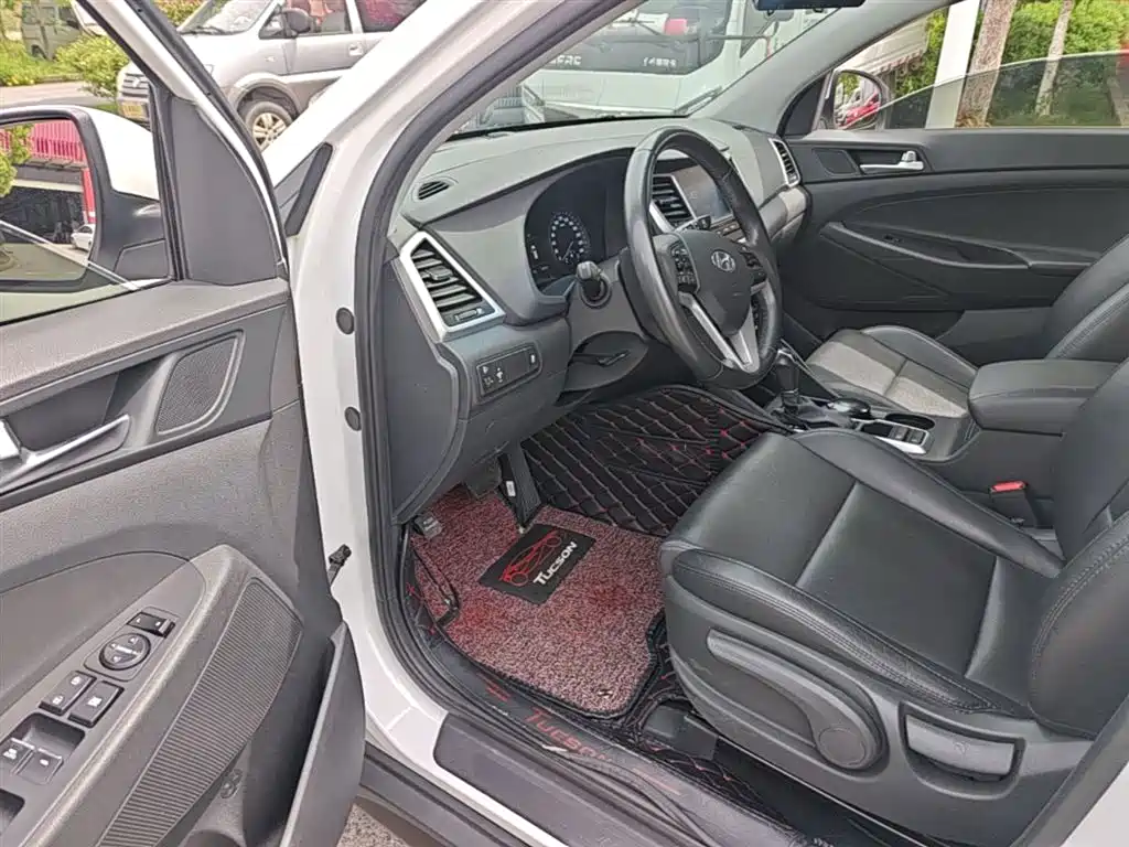 HYUNDAI TUCSON