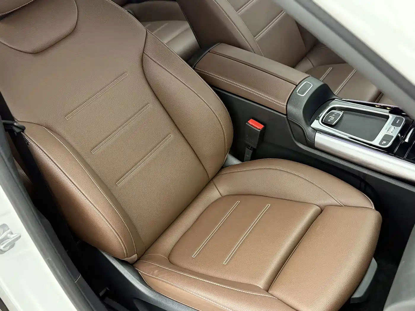 Photo 21 - Mercedes-Benz EQA