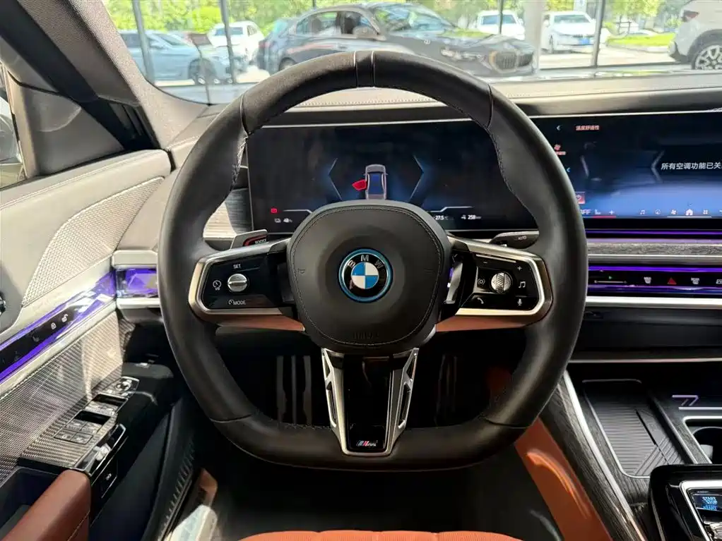 BMW I7