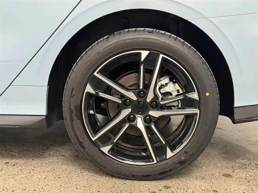 GEELY AUTOMOBILE BINRUI