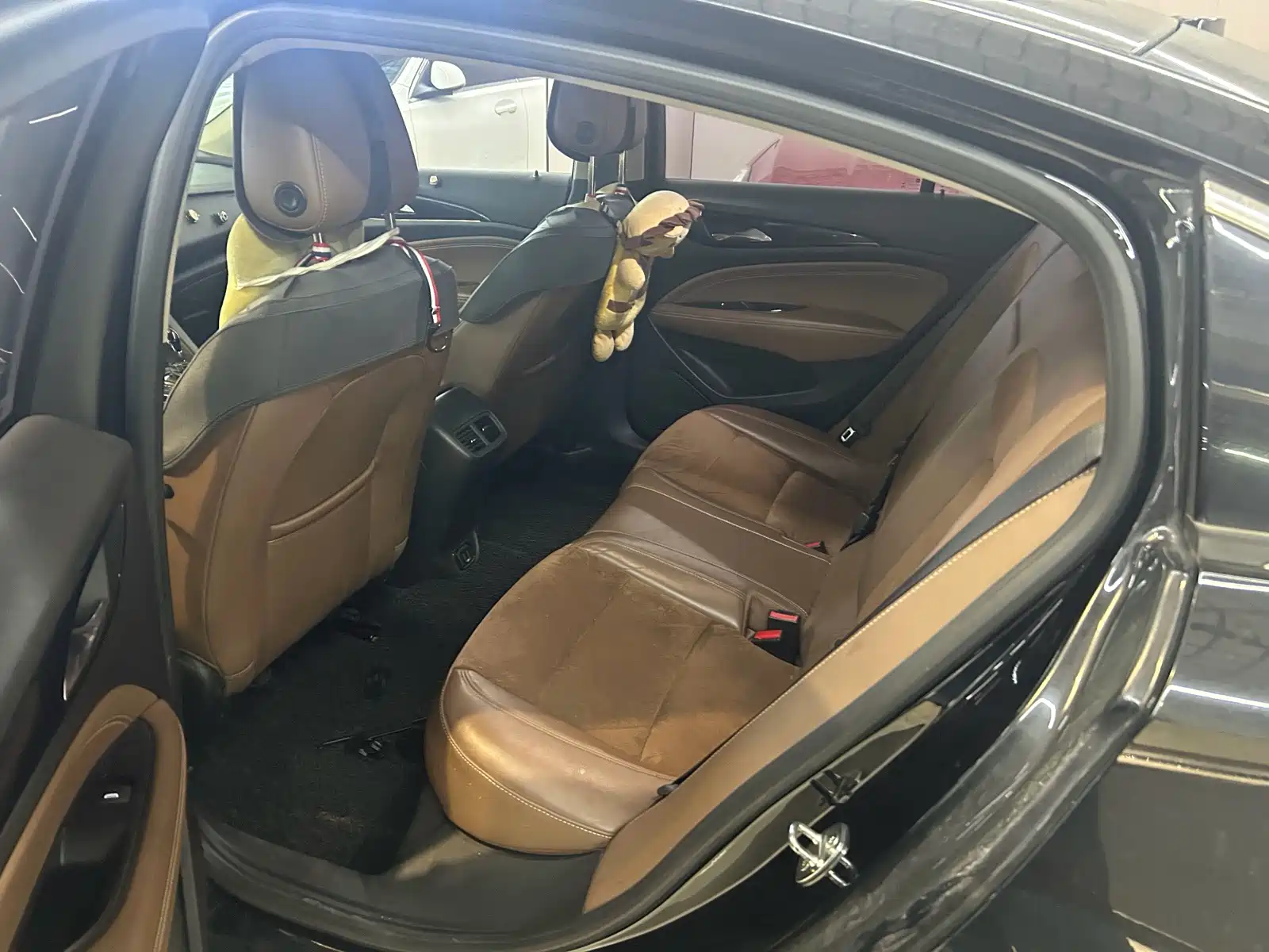 Photo 3 - Buick Regal