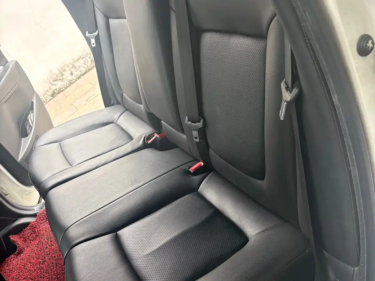 Peugeot 3008 2015 2.0L Automatic Classic Edition фото 7
