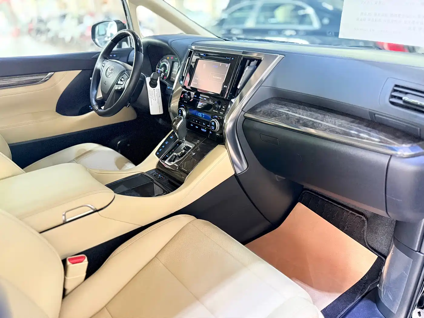 Toyota Vellfire 2019 Hybrid 2.5L HV Premium Edition фото 17
