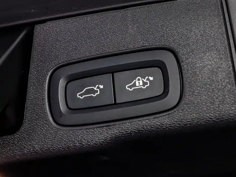VOLVO XC60 PLUG-IN HYBRID