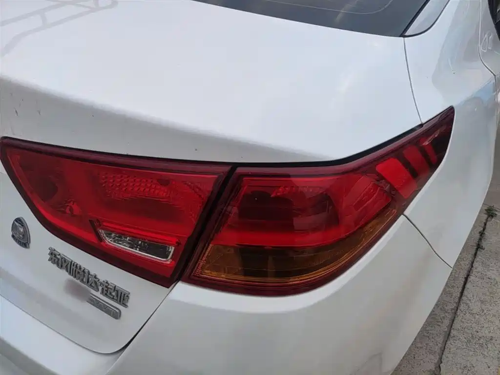 Kia K5 2015 2.0L Automatic LUX фото 8