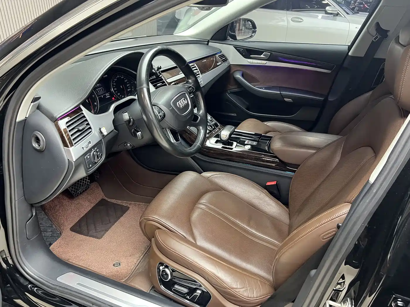 Фото 6 - Audi A8