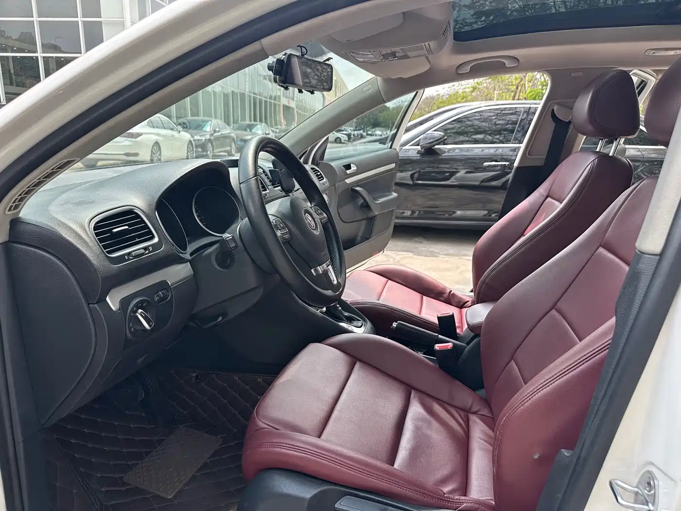 Volkswagen Golf (Import) 2011 Model 1.4TSI Luxury Touring фото 9