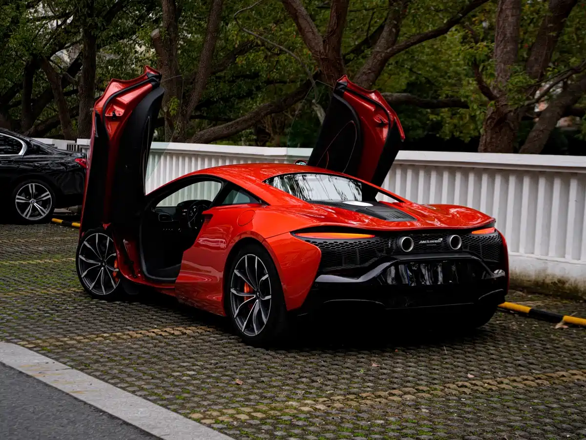 MCLAREN ARTURA