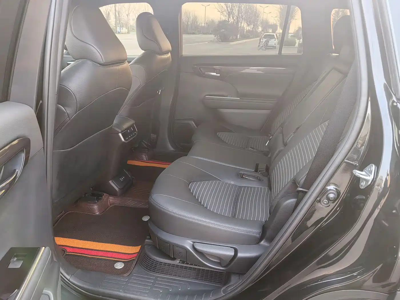 Toyota Crown Kluger 2022 2.5L HEV 4WD Premium Edition фото 9